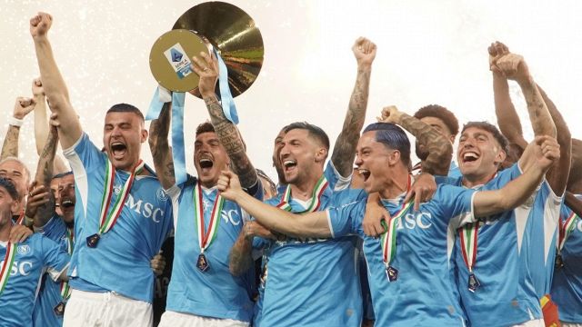 apre il Napoli campione d'Italia