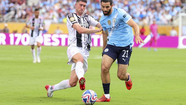 Juventus, Koopmeiners e Vlahovic segnano ma non evitano ko e bufera: quante critiche