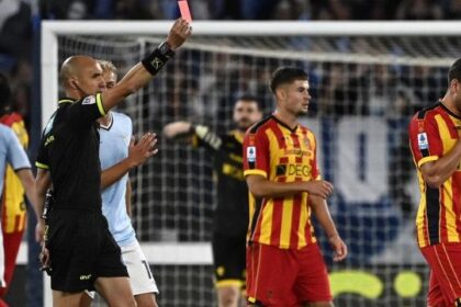 Furia Lecce sull'arbitro Fabbri: "Ha falsato il referto, non lo vogliamo mai più"