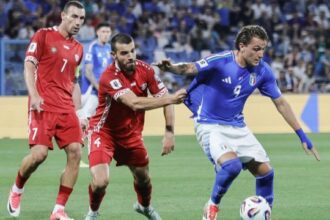 l’arbitro salva gli azzurri, gol annullato e rigore negato agli ospiti