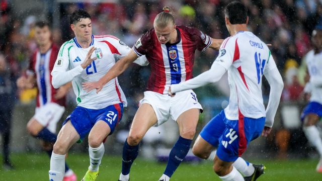 Spalletti horror show a Oslo, Bastoni e Tonali disastrosi, Retegui non pervenuto