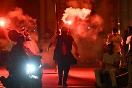 morti e 500 arresti. A rischio la festa agli Champs Elysees