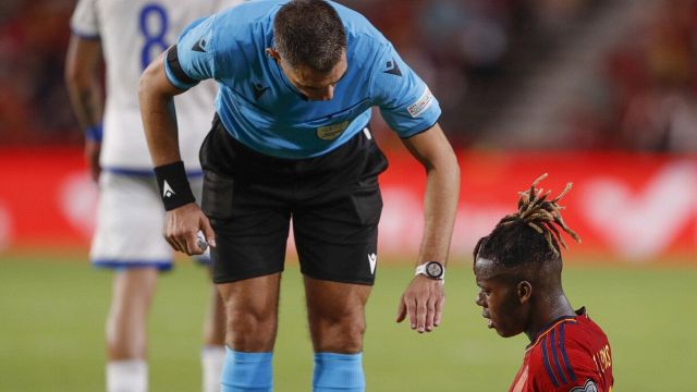 arbitro Sozza e il Var Chiffi fanno infuriare la Spagna, maxirissa nel finale con l'Inghilterra