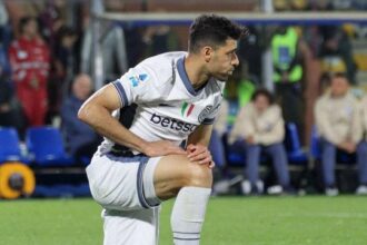 “Sto bene”. Ma l’attaccante resta bloccato a Teheran