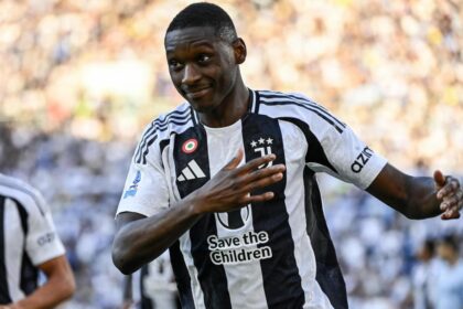 Juve-Kolo Muani, c'è il Manchester United: la trattativa di Comolli col Psg