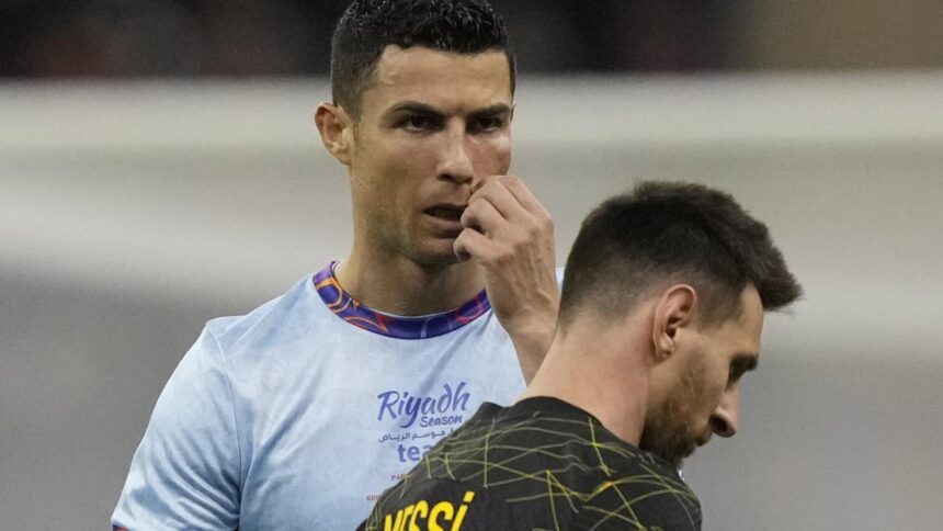 La sveglia di Luigi Garlando: Da Messi a CR7, il calcio ai tempi della sabbia