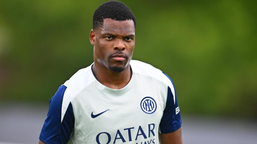 Calciomercato Inter, su Dumfries c'è il Barcellona, club in attesa