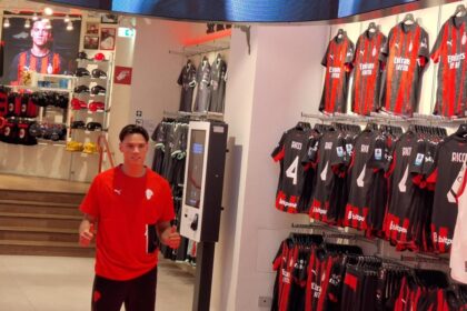 Milan, Ricci incontra i tifosi allo store: "Portaci lo scudetto"