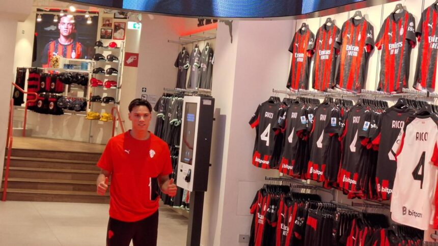 Milan, Ricci incontra i tifosi allo store: "Portaci lo scudetto"