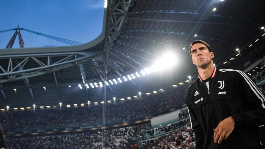 Juve, Vlahovic e il contratto: idea Milan, incontro tra Comolli e gli agenti