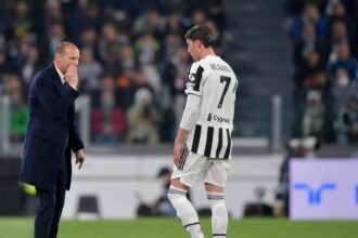 Vlahovic al Milan: l'addio alla Juve, il contratto, Allegri e i nodi della vicenda