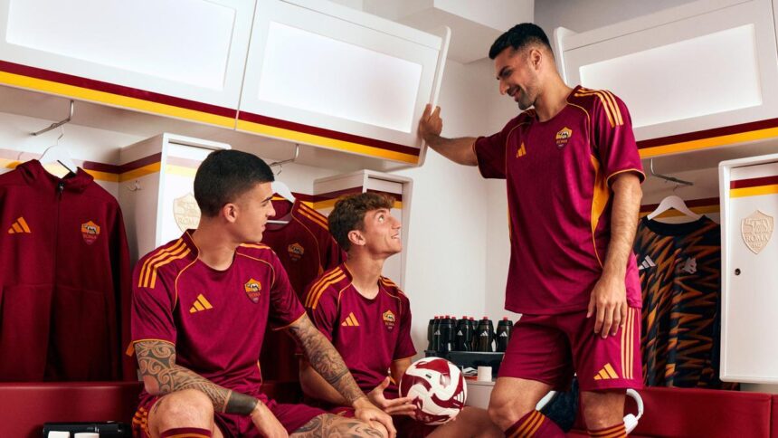 Roma, presentata la nuova maglia: torna il giallo e il rosso dei primi Anni 90