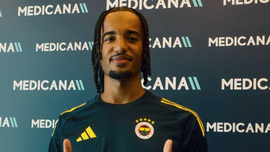 Archi Brown sbarca a Istanbul e il Fenerbahce prende in giro il Milan con un video