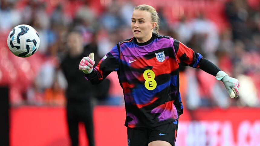 Europei femminili, Hannah Hampton, il portiere che sfida lo strabismo alla conquista dell'