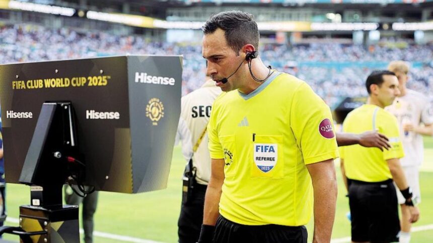Arbitri e Var, cosa cambia in Serie A: le nuove regole