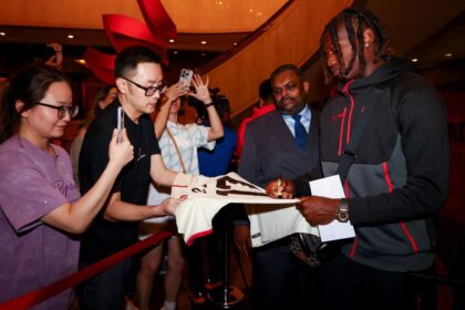 Milan, la fiducia di Leao: "Con Allegri farò grandi cose. Obiettivo? Vincere tante gare"