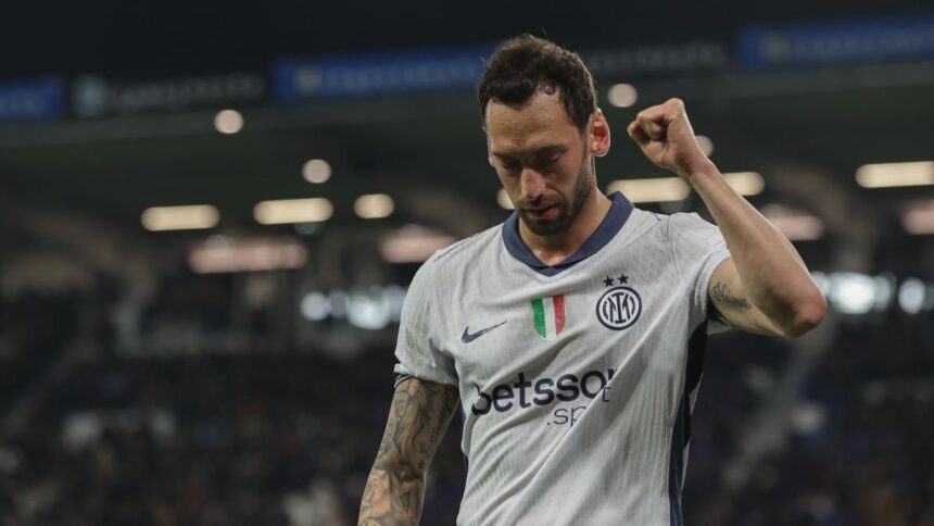 Calhanoglu resta all'Inter, le parole al ritorno: "Contento, voglio rimanere qui"
