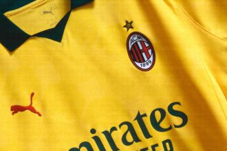 Milan col Liverpool con la terza maglia gialla, come nel 1995