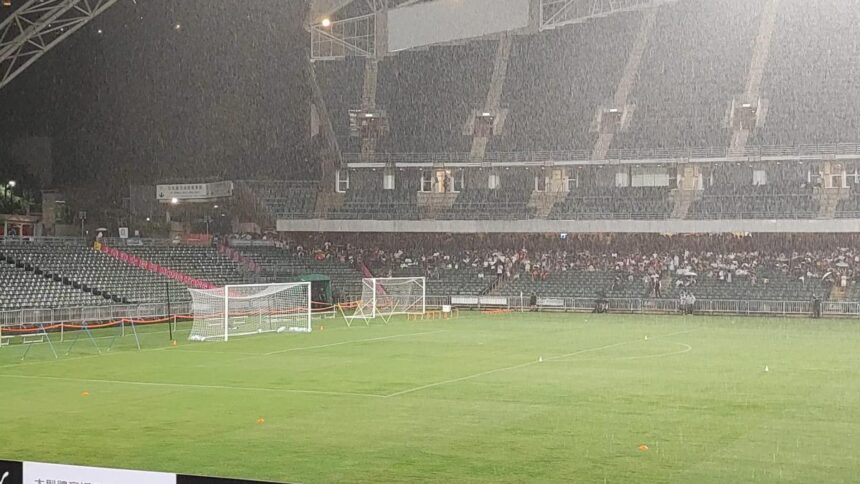 Milan, allenamento sospeso: pioggia e fulmini all'Hong Kong Stadium