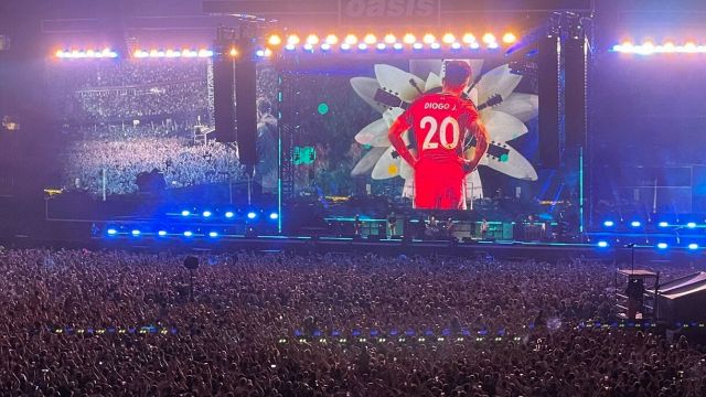 Diogo Jota, l’omaggio commosso degli Oasis al concerto e lo strazio della moglie