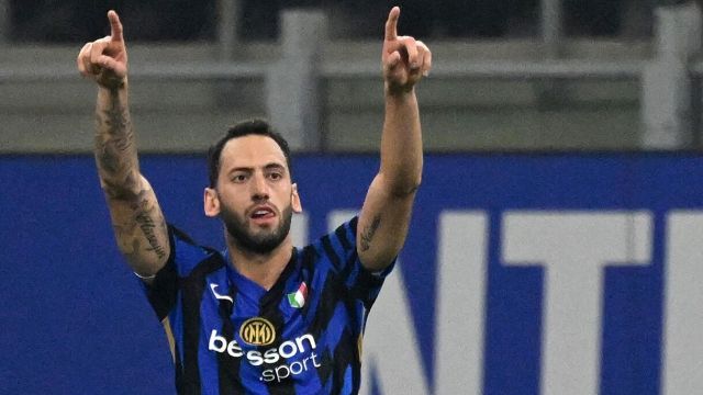 Inter spaccata, c’è l’erede di Calhanoglu ma lo spogliatoio è un inferno