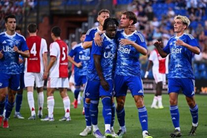 show con l'Ajax, Fabregas ha una nuova stella, modulo mai visto prima