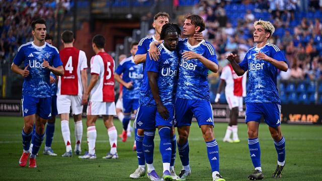 show con l'Ajax, Fabregas ha una nuova stella, modulo mai visto prima