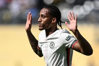 Joao Pedro dà spettacolo ma non esulta. Thiago Silva non basta