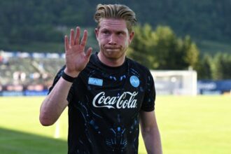 Noa Lang sbaglia, tifosi all'attacco e primo rimprovero a De Bruyne