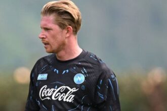 Napoli, De Bruyne tra la 10 di Maradona e i consigli di Lukaku. Ma la diretta streaming si blocca, è polemica