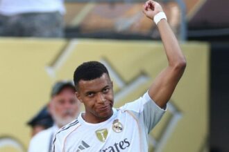 Il Real Madrid lascia Mbappè solo allo stadio e va via senza di lui dopo la vittoria sul Borussia: il retroscena