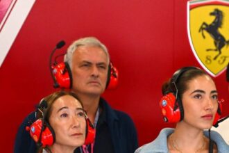 Mourinho scatenato a Silverstone: "Ferrari come il Real. Inter, Chivu mio bambino". Parole da brividi su Diogo Jota