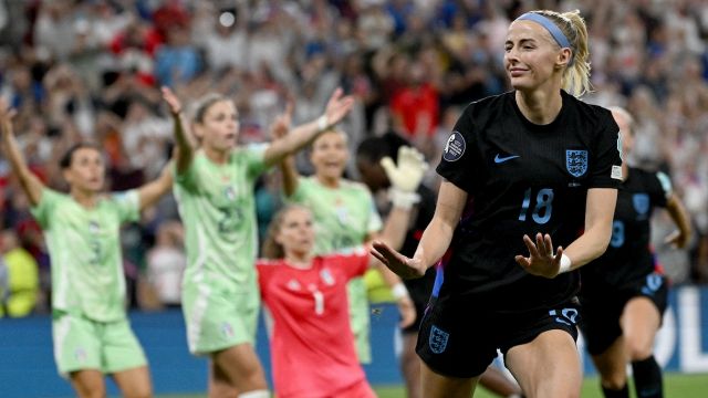 azzurre beffate, non basta Bonansea, inglesi in finale grazie a Kelly e Agyemang