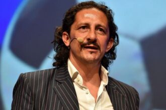 Striscione e cori sotto casa Protti, Igor ringrazia e scoppia a piangere