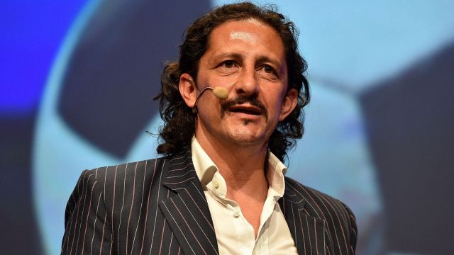 Striscione e cori sotto casa Protti, Igor ringrazia e scoppia a piangere