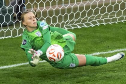 Europei femminili, Hampton, portiere eroe ai rigori affetta da strabismo: struggente dedica al nonno