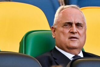 la protesta dei tifosi. Anche Insigne pronto a “tradire” Sarri