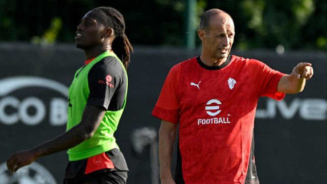 Allegri chiede scusa a Pioli per la griglia Champions. Leao pronto a tornare in Australia per il Como