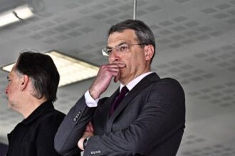 Comolli bacchetta Douglas, manda un messaggio a Vlahovic e detta la condizione per l’arrivo di Sancho