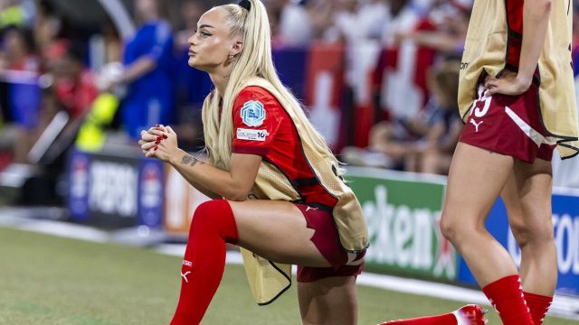 Alisha Lehmann scaricata dalla Svizzera, la juventina non è più la star e non gioca mai