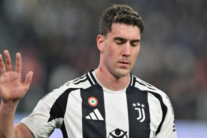 Vlahovic mette like all'esultanza di Bellingham, bufera sul web. Lo sfogo di Ezio Greggio