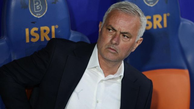 “Noioso, non beve e parla solo di calcio”. I turchi offrono portiere al Milan
