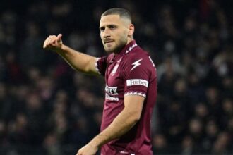 la presa di posizione contro l’arrivo dei due giocatori