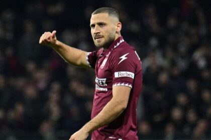 la presa di posizione contro l’arrivo dei due giocatori