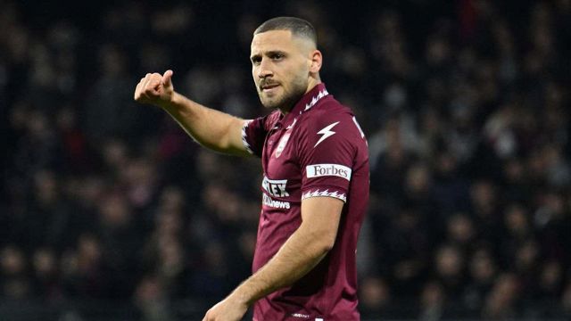 la presa di posizione contro l’arrivo dei due giocatori