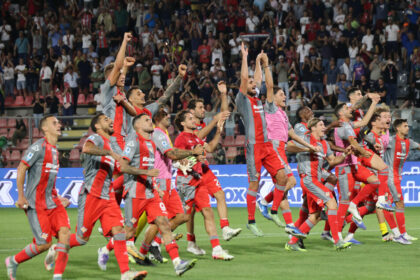 La Cremonese batte il Sassuolo 3-2 ed è in vetta a punteggio pieno FOTO - Calcio