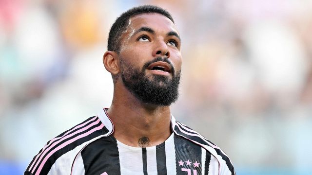 il freddo saluto ai tifosi prima di andare al Nottingham Forest. Ora può tornare Kolo Muani