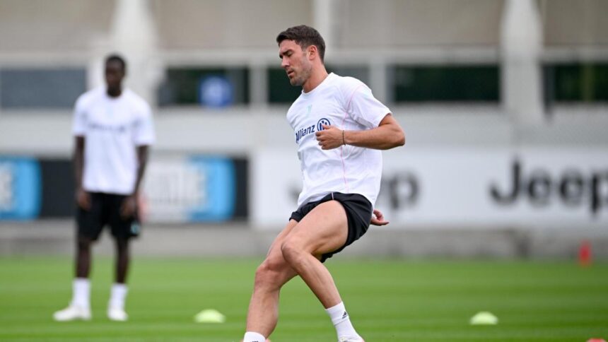 Vlahovic, zero offerte: la Juve ha fretta, aumenta il pressing ma lui aspetta il Milan...