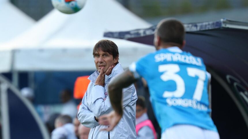 Napoli, Conte e la foto. La Sveglia di Garlando sulla Gazzetta