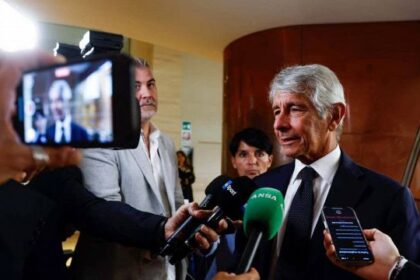 le parole di Abodi scatenano un putiferio. Cosa dice il regolamento e i possibili scenari